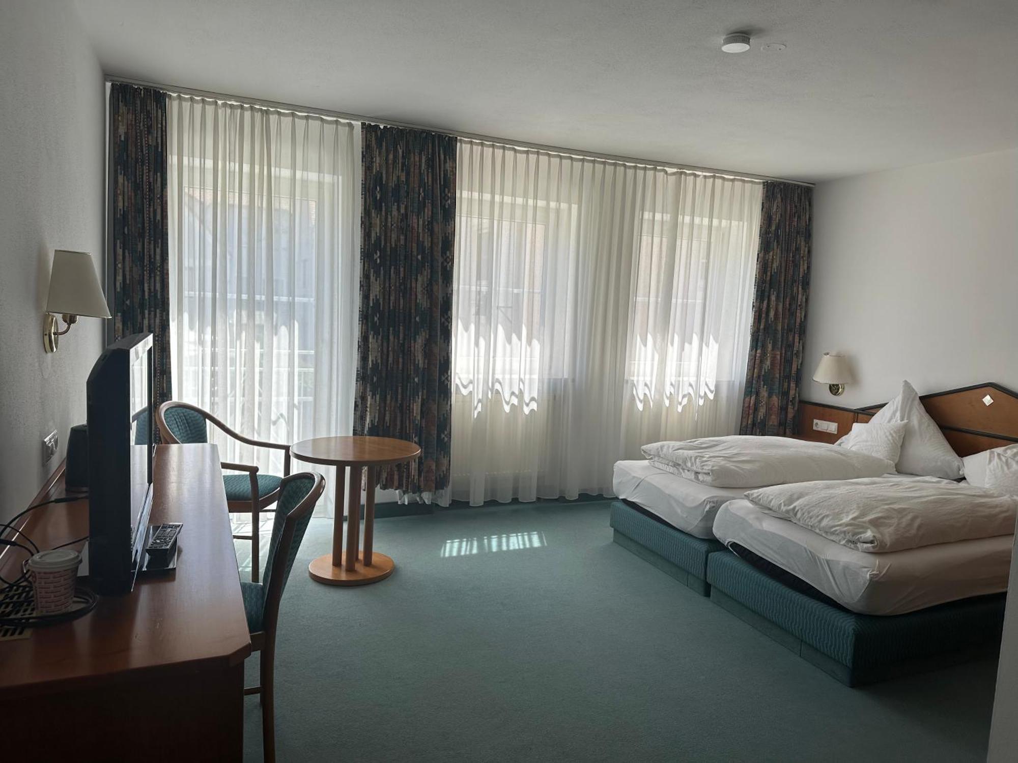 St Hotel Reichertshofen Exteriör bild