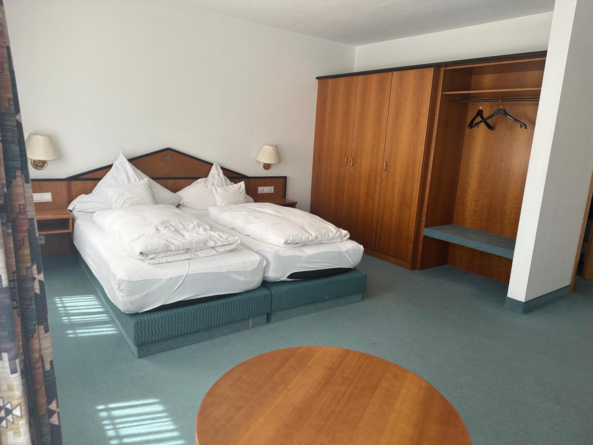 St Hotel Reichertshofen Exteriör bild