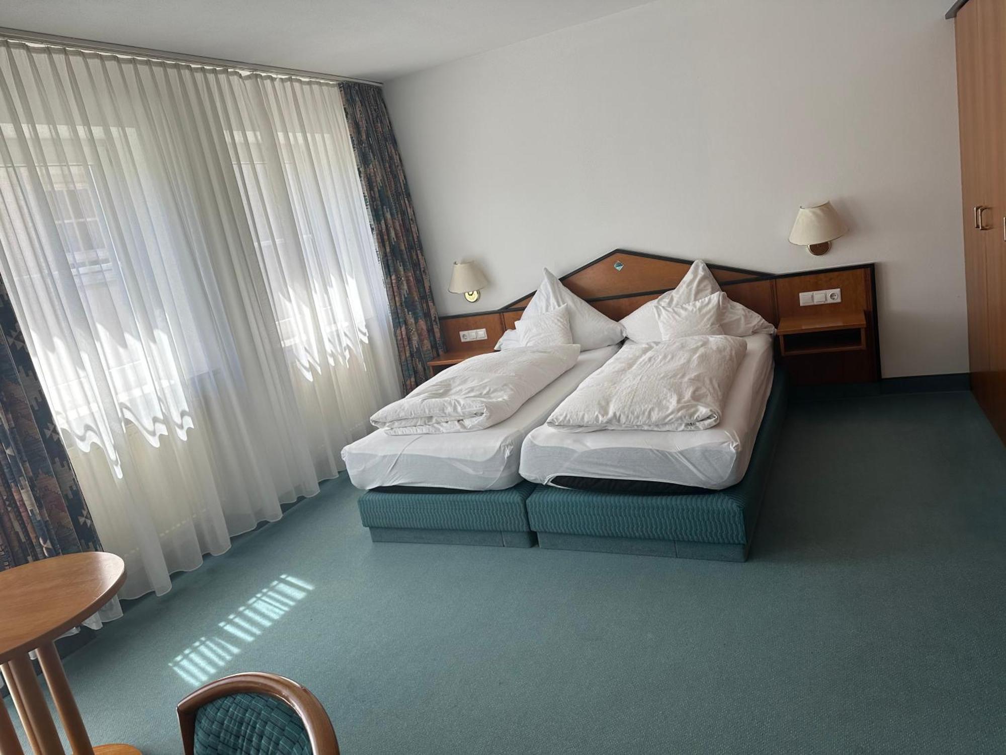 St Hotel Reichertshofen Exteriör bild