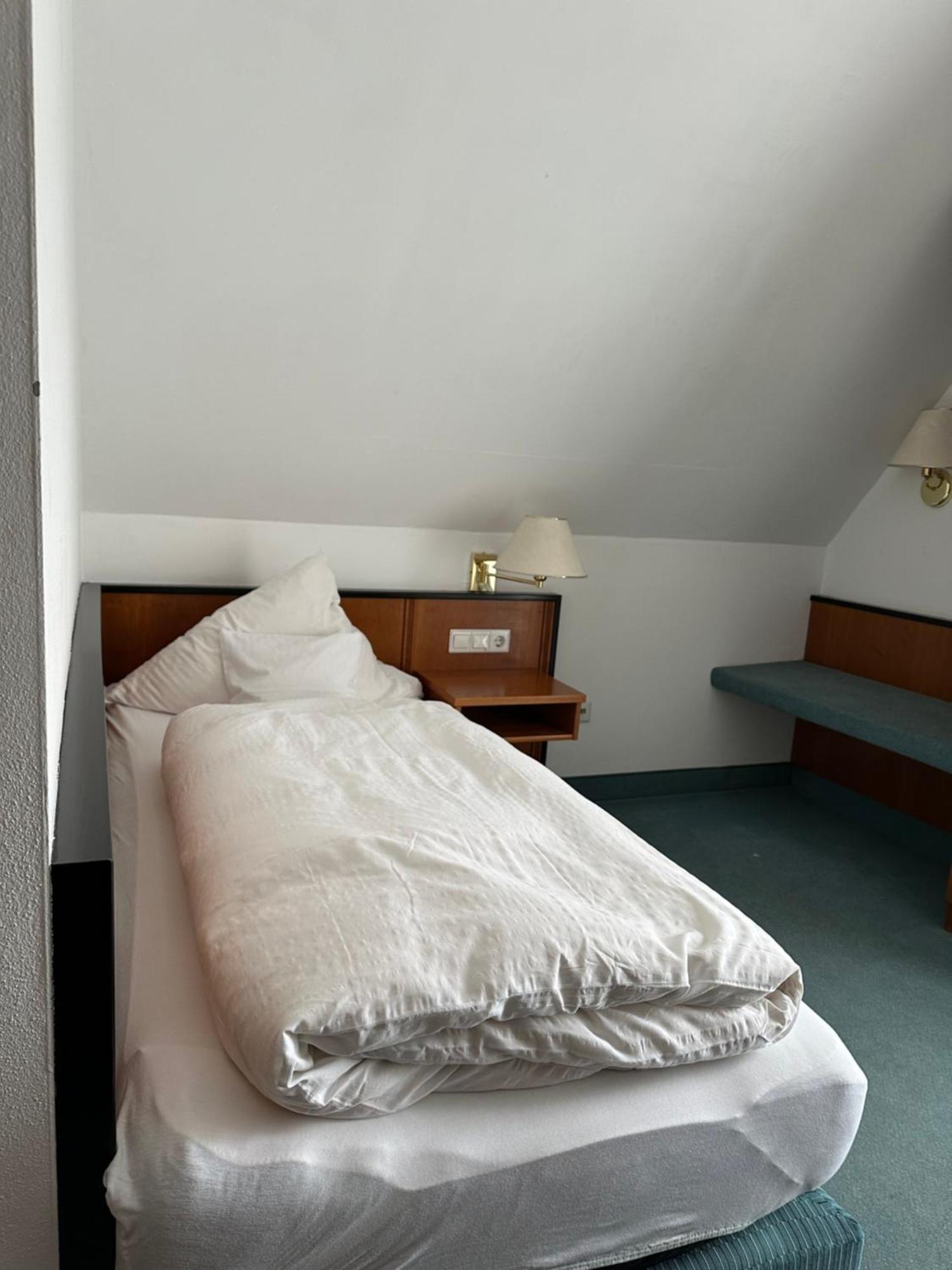 St Hotel Reichertshofen Exteriör bild