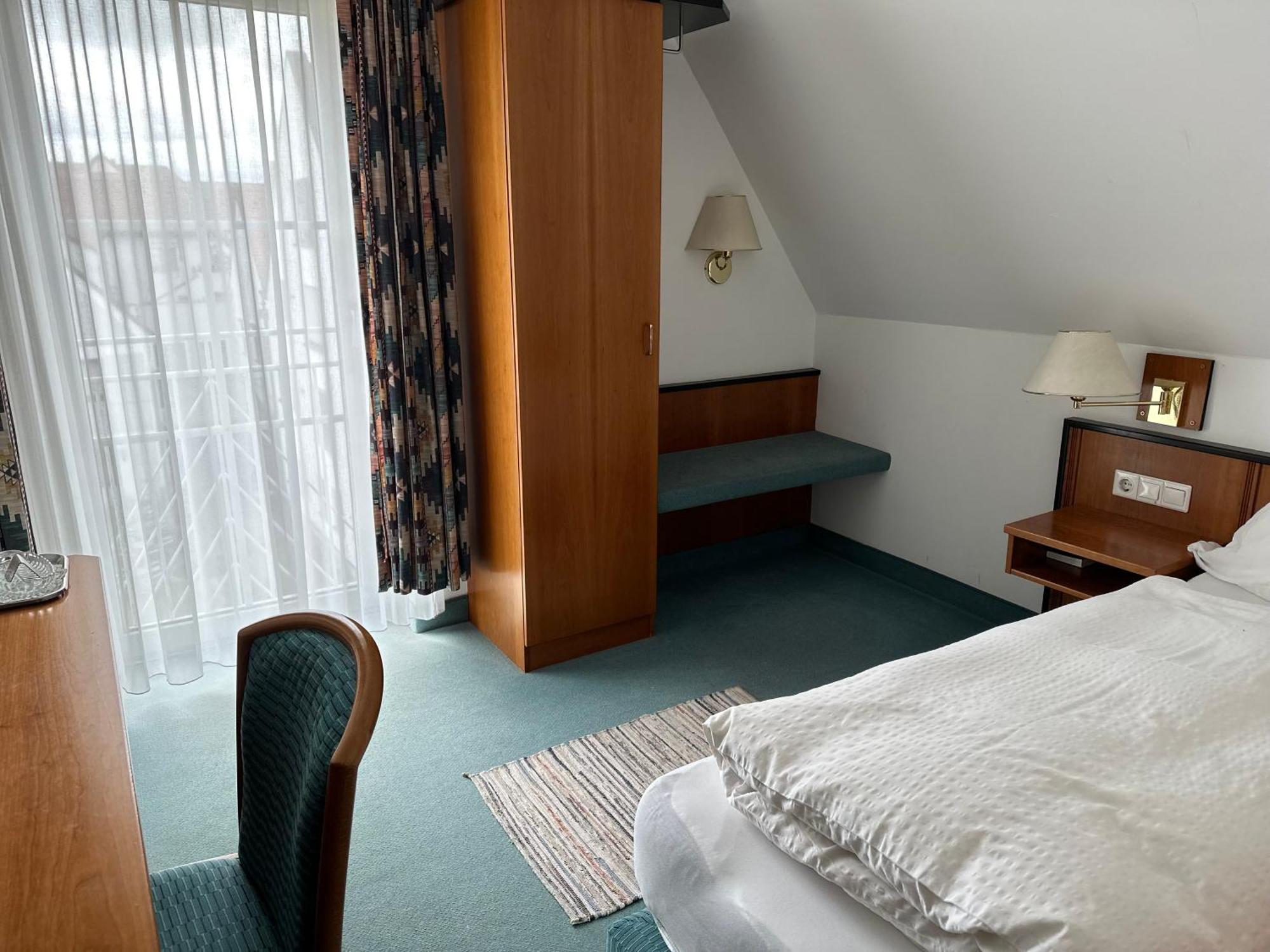 St Hotel Reichertshofen Exteriör bild